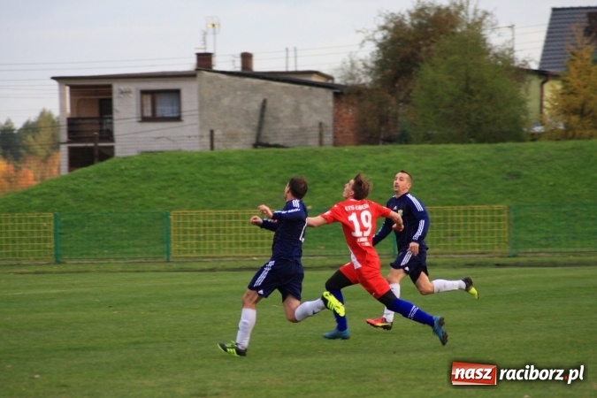Zdjęcie w galerii na portalu naszraciborz.pl: Rudzki Buk uległ osłabionym Łabędom wiadomości z regionu