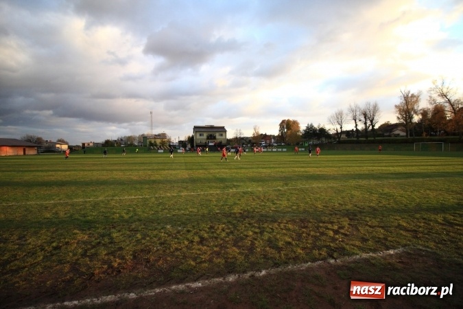 Zdjęcie w galerii na portalu naszraciborz.pl: Rudzki Buk uległ osłabionym Łabędom wiadomości z regionu