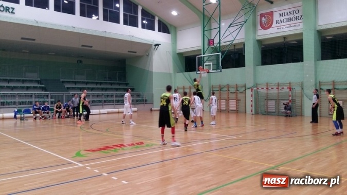 Zdjęcie w galerii na portalu naszraciborz.pl: Koszykówka. Trzecia wygrana Ofensywy  wiadomości z regionu