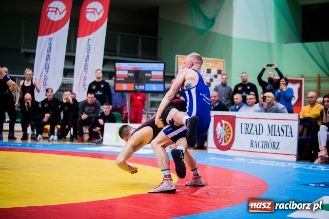 Zdjęcie w galerii na portalu naszraciborz.pl: Krajowa Liga Zapaśnicza: Inauguracyjne zwycięstwo MKZ Unia Racibórz wiadomości z regionu