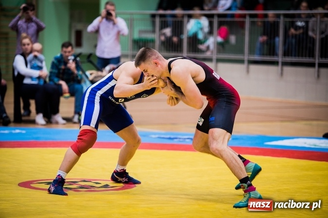 Zdjęcie w galerii na portalu naszraciborz.pl: Krajowa Liga Zapaśnicza: Inauguracyjne zwycięstwo MKZ Unia Racibórz wiadomości z regionu