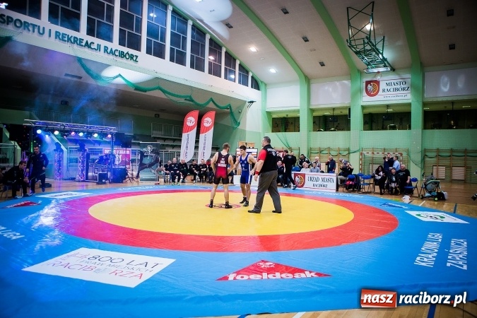 Zdjęcie w galerii na portalu naszraciborz.pl: Krajowa Liga Zapaśnicza: Inauguracyjne zwycięstwo MKZ Unia Racibórz wiadomości z regionu