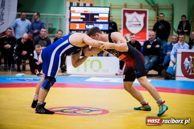 Zdjęcie w galerii na portalu naszraciborz.pl: Krajowa Liga Zapaśnicza: Inauguracyjne zwycięstwo MKZ Unia Racibórz wiadomości z regionu