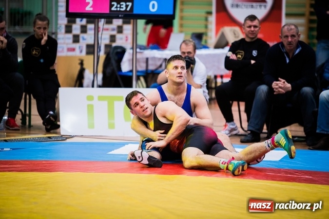 Zdjęcie w galerii na portalu naszraciborz.pl: Krajowa Liga Zapaśnicza: Inauguracyjne zwycięstwo MKZ Unia Racibórz wiadomości z regionu