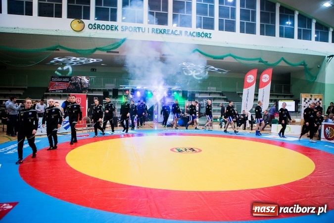 Zdjęcie w galerii na portalu naszraciborz.pl: Krajowa Liga Zapaśnicza: Inauguracyjne zwycięstwo MKZ Unia Racibórz wiadomości z regionu