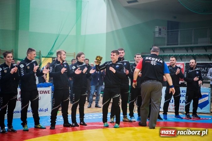 Zdjęcie w galerii na portalu naszraciborz.pl: Krajowa Liga Zapaśnicza: Inauguracyjne zwycięstwo MKZ Unia Racibórz wiadomości z regionu