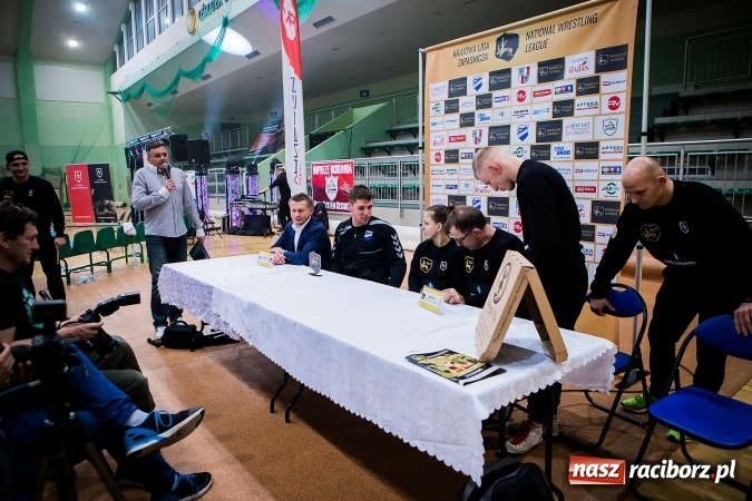 Zdjęcie w galerii na portalu naszraciborz.pl: Krajowa Liga Zapaśnicza: Inauguracyjne zwycięstwo MKZ Unia Racibórz wiadomości z regionu