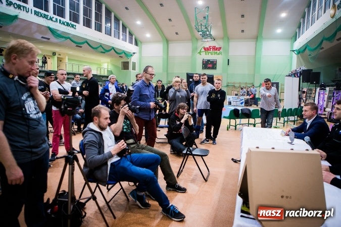 Zdjęcie w galerii na portalu naszraciborz.pl: Krajowa Liga Zapaśnicza: Inauguracyjne zwycięstwo MKZ Unia Racibórz wiadomości z regionu