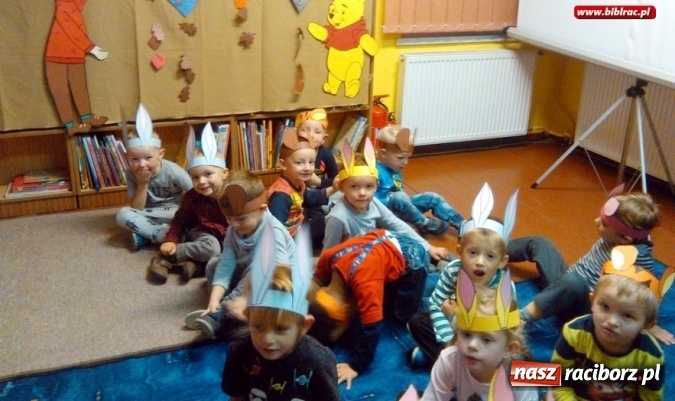 Zdjęcie w galerii na portalu naszraciborz.pl: Październik pod znakiem misia w bibliotece w Markowicach wiadomości z regionu