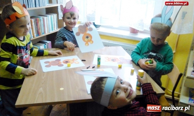 Zdjęcie w galerii na portalu naszraciborz.pl: Październik pod znakiem misia w bibliotece w Markowicach wiadomości z regionu