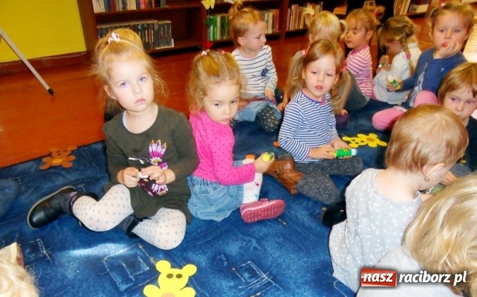 Zdjęcie w galerii na portalu naszraciborz.pl: Październik pod znakiem misia w bibliotece w Markowicach wiadomości z regionu