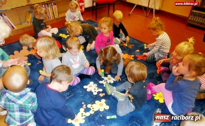 Zdjęcie w galerii na portalu naszraciborz.pl: Październik pod znakiem misia w bibliotece w Markowicach wiadomości z regionu