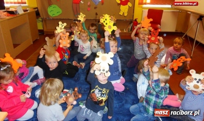 Zdjęcie w galerii na portalu naszraciborz.pl: Październik pod znakiem misia w bibliotece w Markowicach wiadomości z regionu