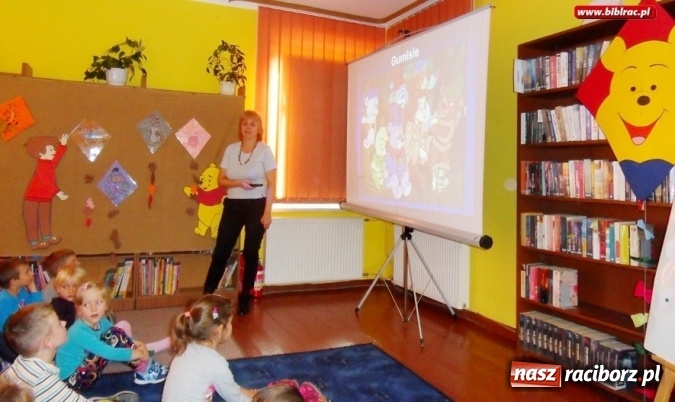 Zdjęcie w galerii na portalu naszraciborz.pl: Październik pod znakiem misia w bibliotece w Markowicach wiadomości z regionu