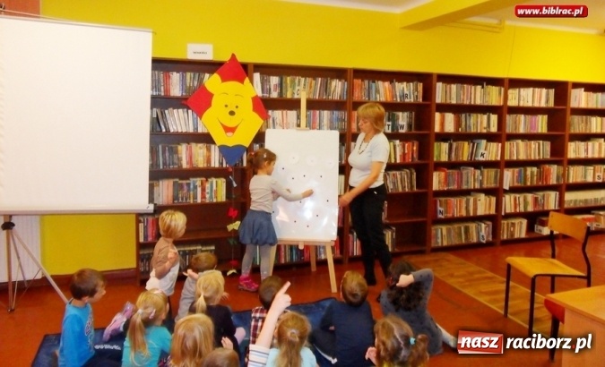 Zdjęcie w galerii na portalu naszraciborz.pl: Październik pod znakiem misia w bibliotece w Markowicach wiadomości z regionu