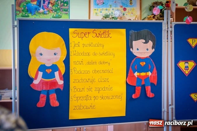 Zdjęcie w galerii na portalu naszraciborz.pl: Pasowanie na Świetlika w Szkole Podstawowej numer 13 wiadomości z regionu