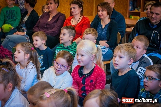 Zdjęcie w galerii na portalu naszraciborz.pl: Pasowanie na Świetlika w Szkole Podstawowej numer 13 wiadomości z regionu