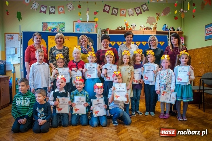 Zdjęcie w galerii na portalu naszraciborz.pl: Pasowanie na Świetlika w Szkole Podstawowej numer 13 wiadomości z regionu