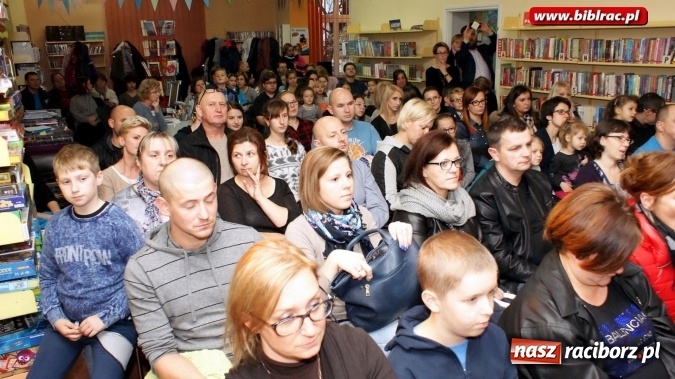 Zdjęcie w galerii na portalu naszraciborz.pl: W raciborskiej bibliotece rozstrzygnięto og&oacute;lnopolski konkurs plastyczny wiadomości z regionu