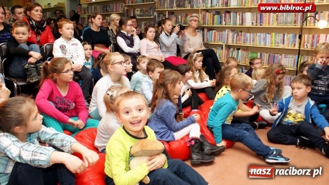 Zdjęcie w galerii na portalu naszraciborz.pl: W raciborskiej bibliotece rozstrzygnięto og&oacute;lnopolski konkurs plastyczny wiadomości z regionu