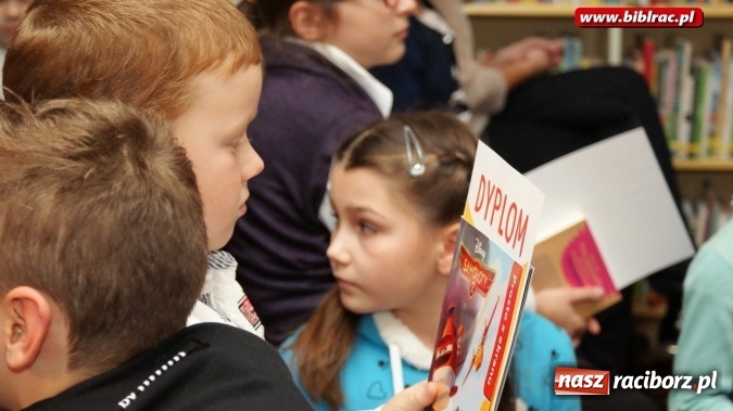 Zdjęcie w galerii na portalu naszraciborz.pl: W raciborskiej bibliotece rozstrzygnięto og&oacute;lnopolski konkurs plastyczny wiadomości z regionu