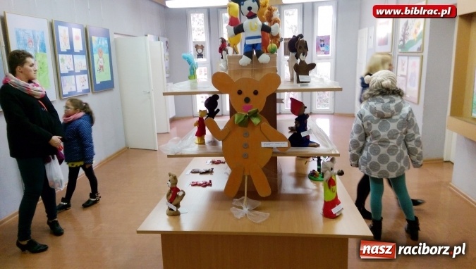 Zdjęcie w galerii na portalu naszraciborz.pl: W raciborskiej bibliotece rozstrzygnięto og&oacute;lnopolski konkurs plastyczny wiadomości z regionu