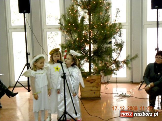 Zdjęcie w galerii na portalu naszraciborz.pl: Kolędowo w bibliotece wiadomości z regionu
