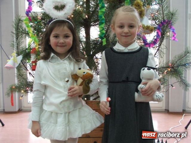 Zdjęcie w galerii na portalu naszraciborz.pl: Kolędowo w bibliotece wiadomości z regionu