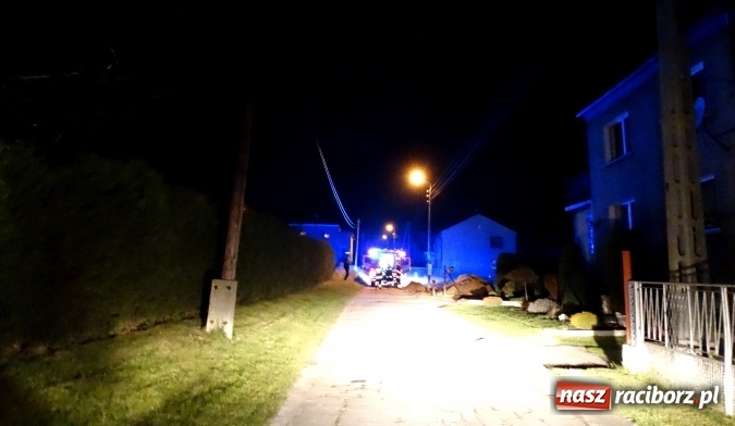 Zdjęcie w galerii na portalu naszraciborz.pl: Alarm w Tworkowie. Koparka uszkodziła sieć gazową. Miejsce zabezpieczają strażacy wiadomości z regionu