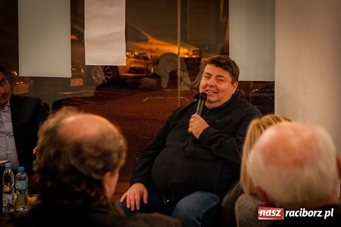 Zdjęcie w galerii na portalu naszraciborz.pl: Kulinarne opowieści Piotra Semki w księgarni Sowa wiadomości z regionu