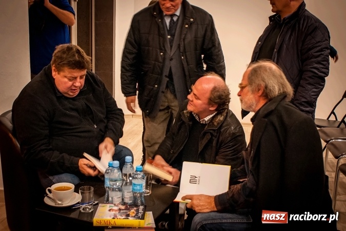 Zdjęcie w galerii na portalu naszraciborz.pl: Kulinarne opowieści Piotra Semki w księgarni Sowa wiadomości z regionu
