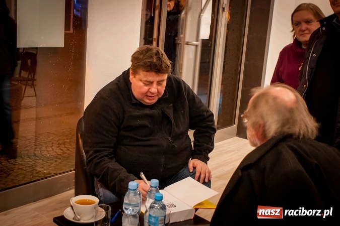 Zdjęcie w galerii na portalu naszraciborz.pl: Kulinarne opowieści Piotra Semki w księgarni Sowa wiadomości z regionu