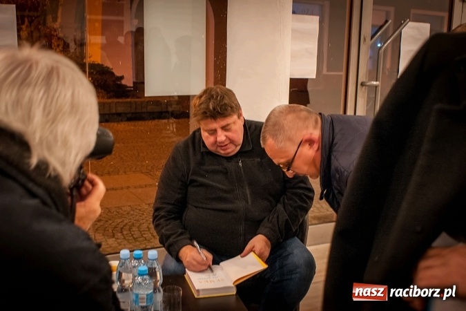 Zdjęcie w galerii na portalu naszraciborz.pl: Kulinarne opowieści Piotra Semki w księgarni Sowa wiadomości z regionu