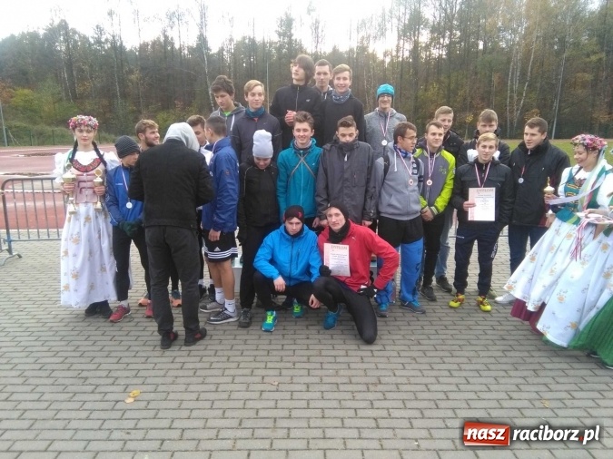 Zdjęcie w galerii na portalu naszraciborz.pl: Wojewódzki finał biegów sztafetowych. Dobre starty raciborzan  wiadomości z regionu