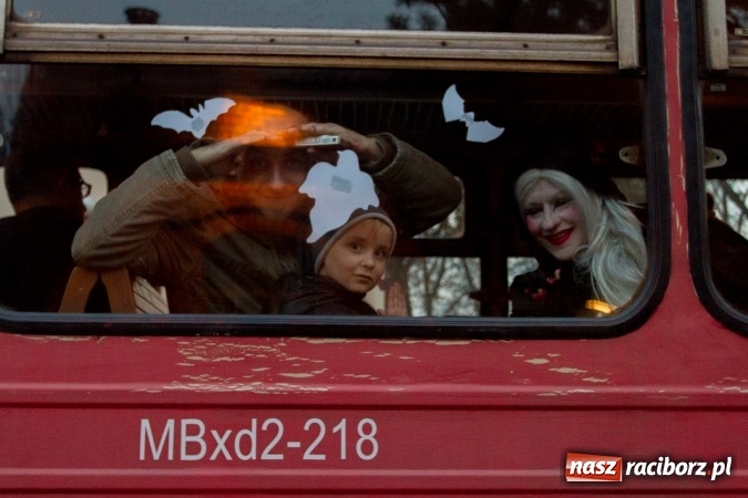 Zdjęcie w galerii na portalu naszraciborz.pl: Upiory i dusze umęczone, czyli spotkanie z duchami na stacji w Rudach  wiadomości z regionu