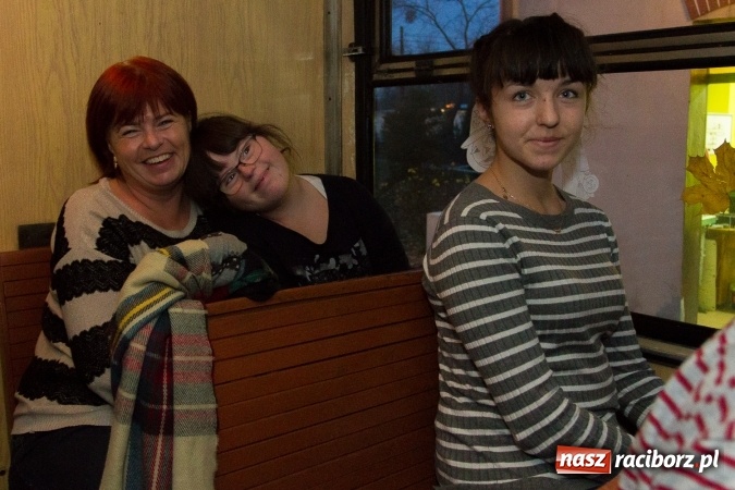 Zdjęcie w galerii na portalu naszraciborz.pl: Upiory i dusze umęczone, czyli spotkanie z duchami na stacji w Rudach  wiadomości z regionu