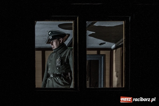 Zdjęcie w galerii na portalu naszraciborz.pl: Upiory i dusze umęczone, czyli spotkanie z duchami na stacji w Rudach  wiadomości z regionu