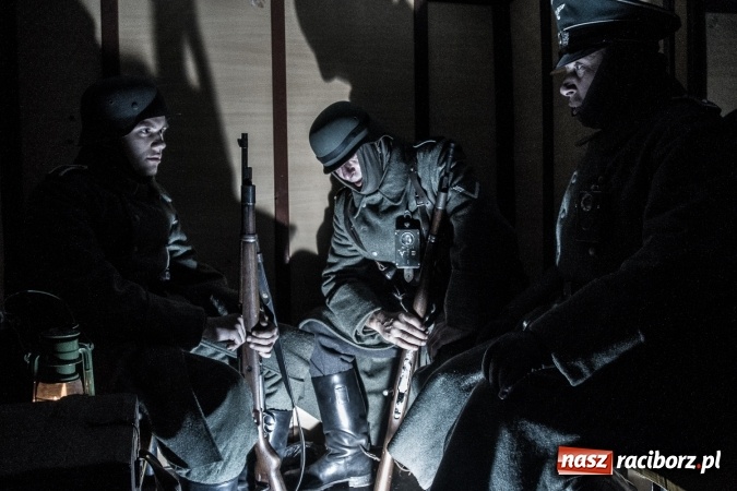 Zdjęcie w galerii na portalu naszraciborz.pl: Upiory i dusze umęczone, czyli spotkanie z duchami na stacji w Rudach  wiadomości z regionu