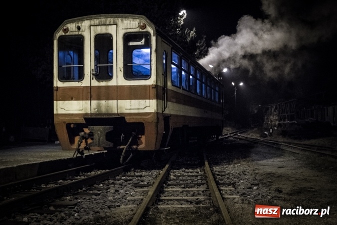 Zdjęcie w galerii na portalu naszraciborz.pl: Upiory i dusze umęczone, czyli spotkanie z duchami na stacji w Rudach  wiadomości z regionu