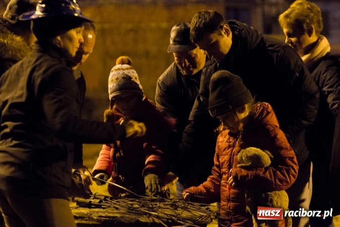 Zdjęcie w galerii na portalu naszraciborz.pl: Upiory i dusze umęczone, czyli spotkanie z duchami na stacji w Rudach  wiadomości z regionu