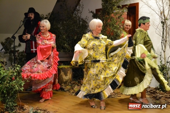 Zdjęcie w galerii na portalu naszraciborz.pl: Graj piękny Cyganie - program rozrywkowy na Zamku Piastowskim  wiadomości z regionu