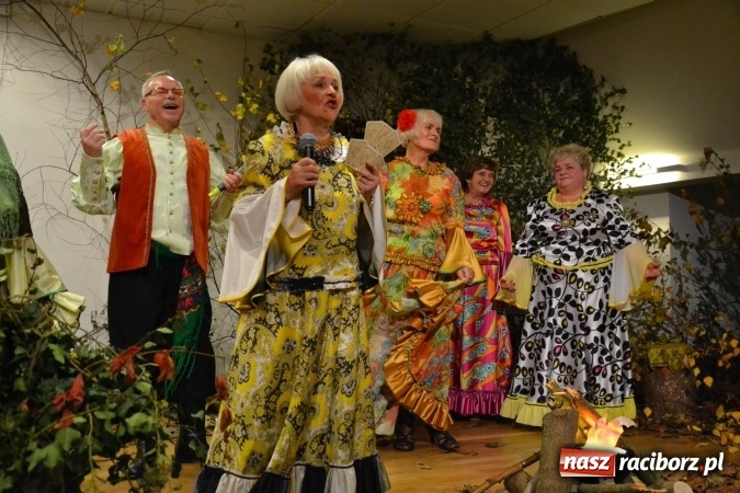 Zdjęcie w galerii na portalu naszraciborz.pl: Graj piękny Cyganie - program rozrywkowy na Zamku Piastowskim  wiadomości z regionu