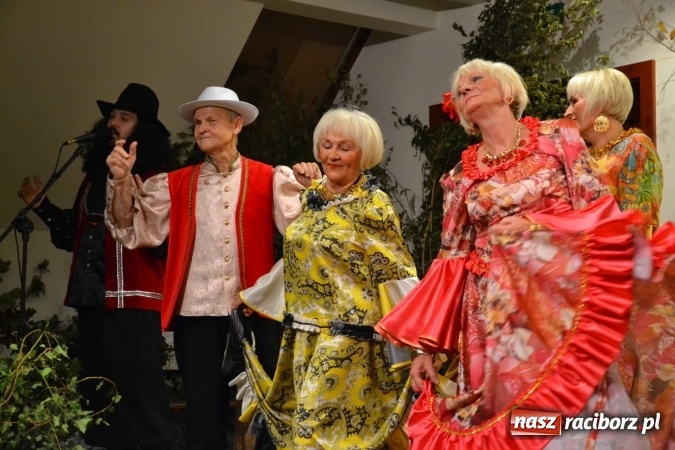 Zdjęcie w galerii na portalu naszraciborz.pl: Graj piękny Cyganie - program rozrywkowy na Zamku Piastowskim  wiadomości z regionu