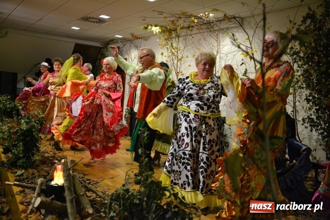 Zdjęcie w galerii na portalu naszraciborz.pl: Graj piękny Cyganie - program rozrywkowy na Zamku Piastowskim  wiadomości z regionu