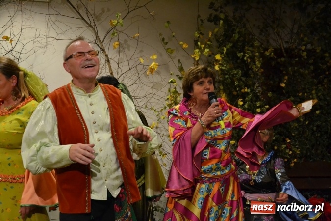 Zdjęcie w galerii na portalu naszraciborz.pl: Graj piękny Cyganie - program rozrywkowy na Zamku Piastowskim  wiadomości z regionu