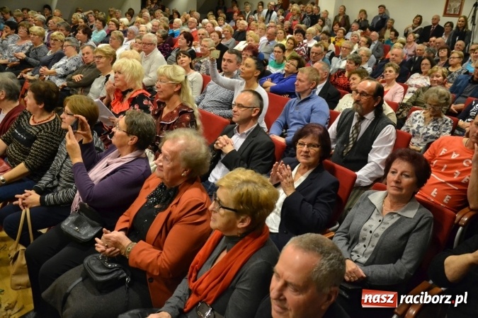 Zdjęcie w galerii na portalu naszraciborz.pl: Graj piękny Cyganie - program rozrywkowy na Zamku Piastowskim  wiadomości z regionu