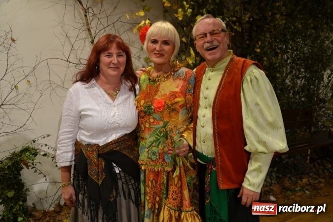 Zdjęcie w galerii na portalu naszraciborz.pl: Graj piękny Cyganie - program rozrywkowy na Zamku Piastowskim  wiadomości z regionu