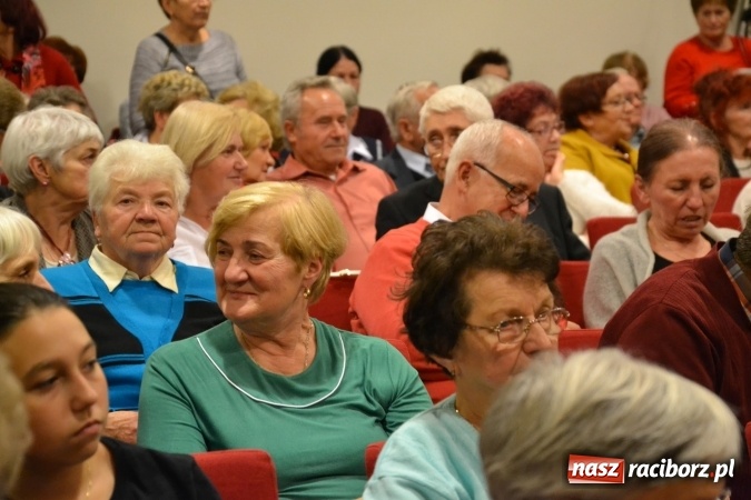 Zdjęcie w galerii na portalu naszraciborz.pl: Graj piękny Cyganie - program rozrywkowy na Zamku Piastowskim  wiadomości z regionu