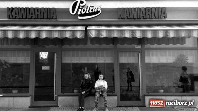 Zdjęcie w galerii na portalu naszraciborz.pl: Lekcja języka polskiego na raciborskim rynku  wiadomości z regionu