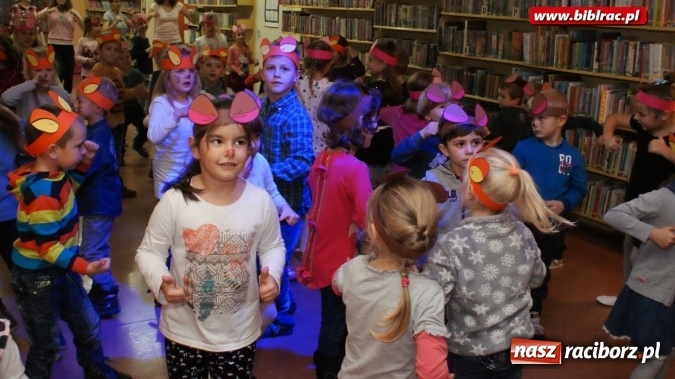 Zdjęcie w galerii na portalu naszraciborz.pl: Urodziny Kubusia Puchatka w bibliotece  wiadomości z regionu